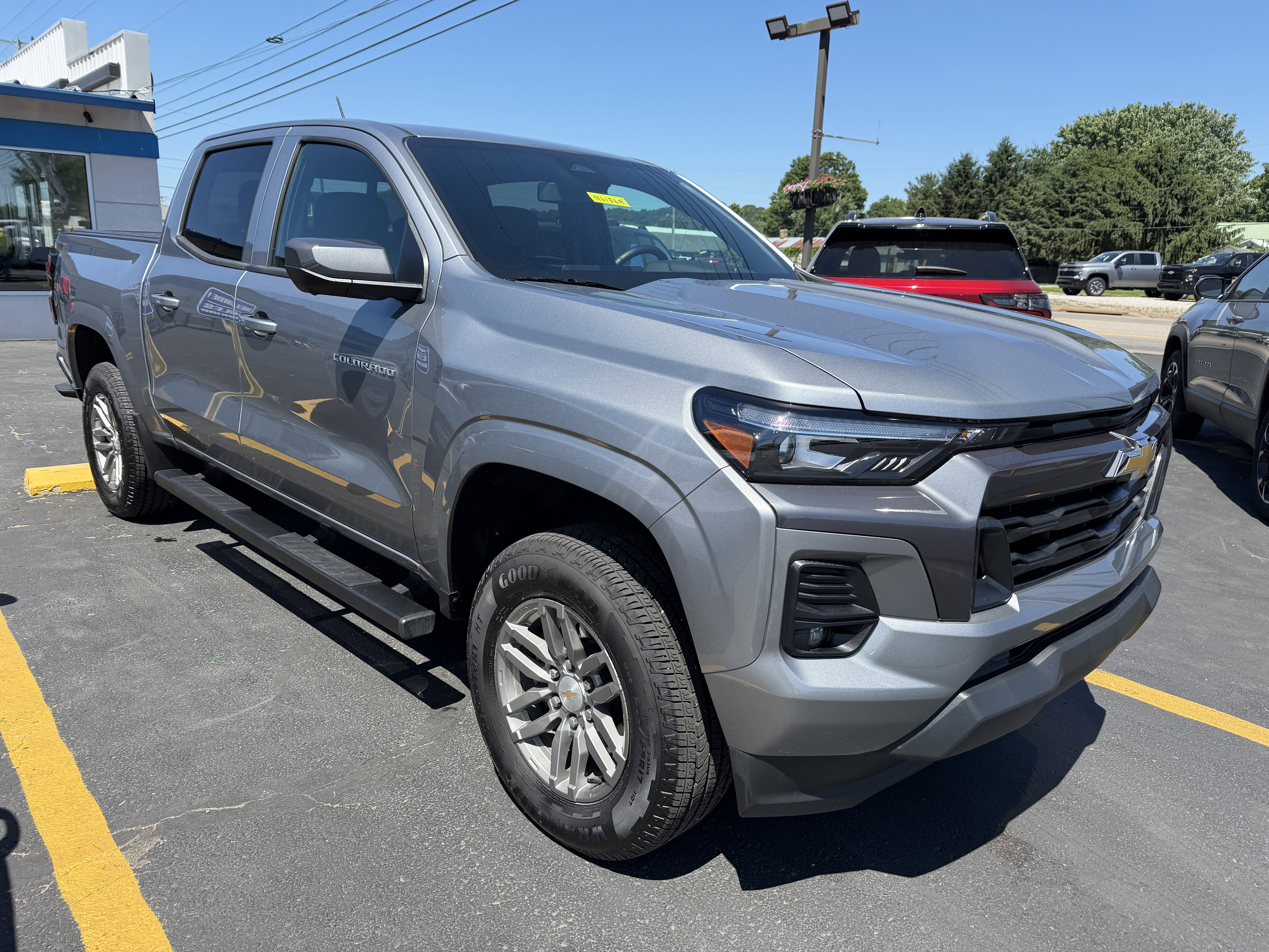 2025 Chevrolet Colorado WT/LT