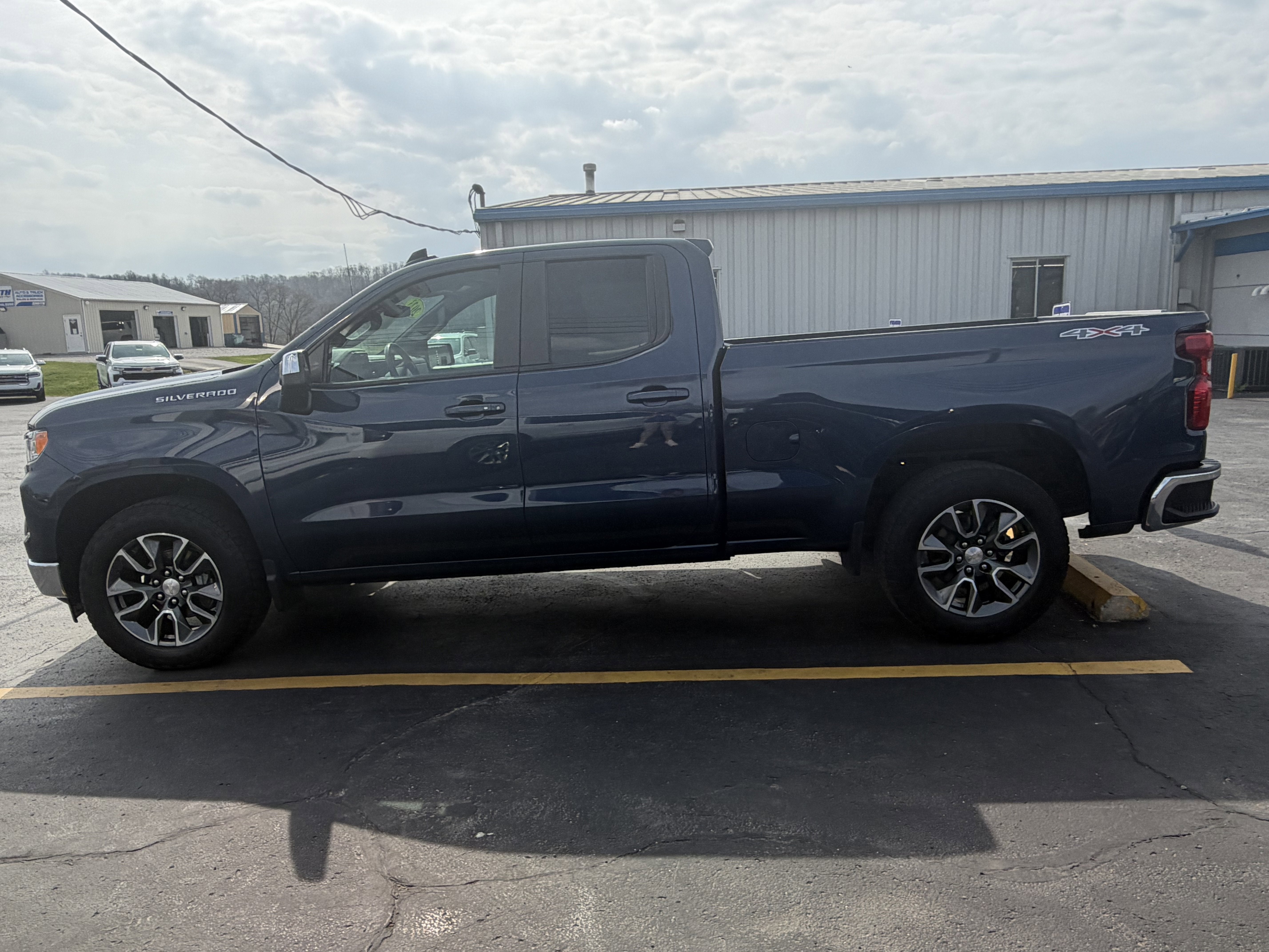 2023 Chevrolet Silverado 1500 LT (2FL)