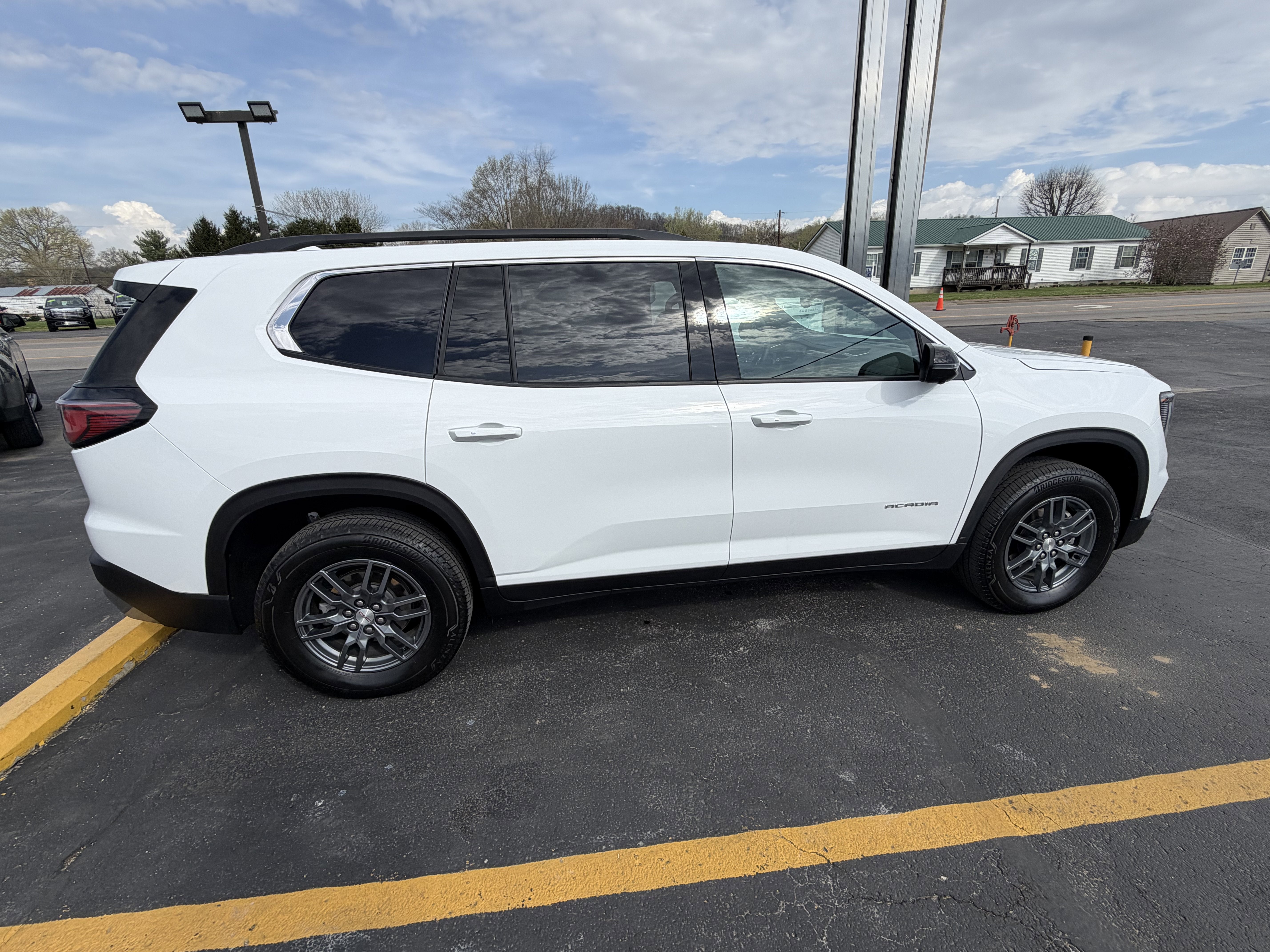 2025 GMC Acadia Elevation