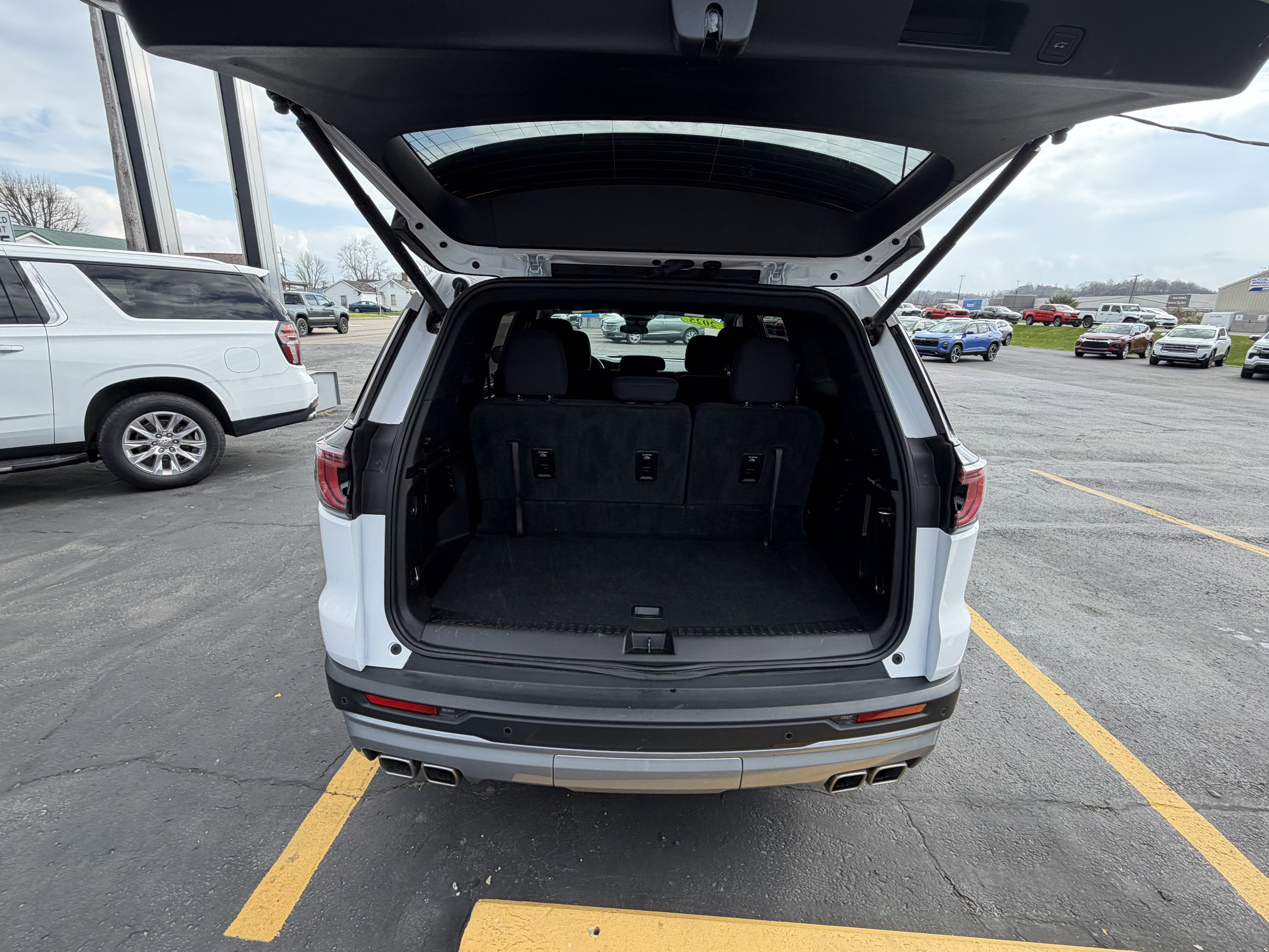 2025 GMC Acadia Elevation