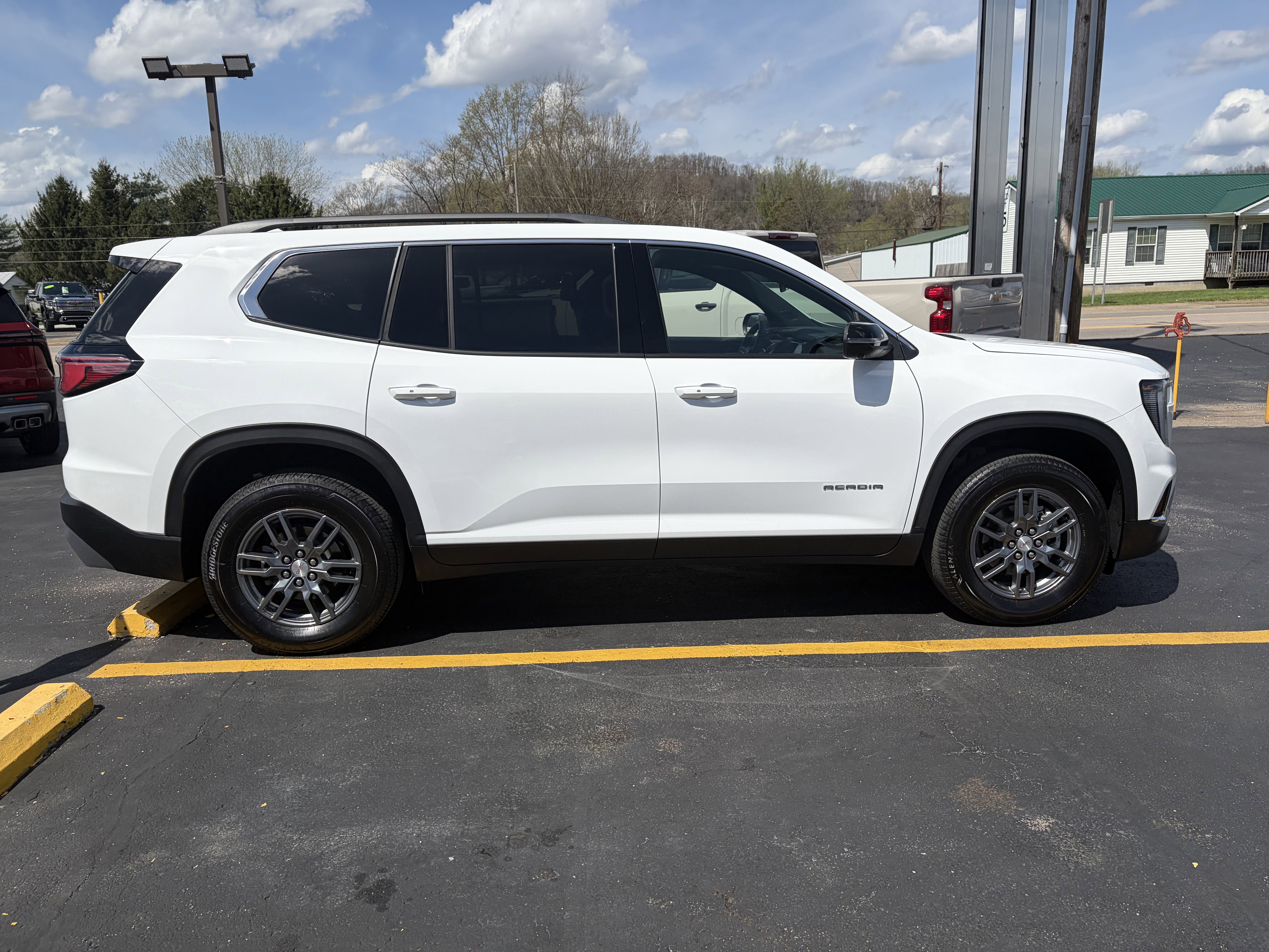 2025 GMC Acadia Elevation