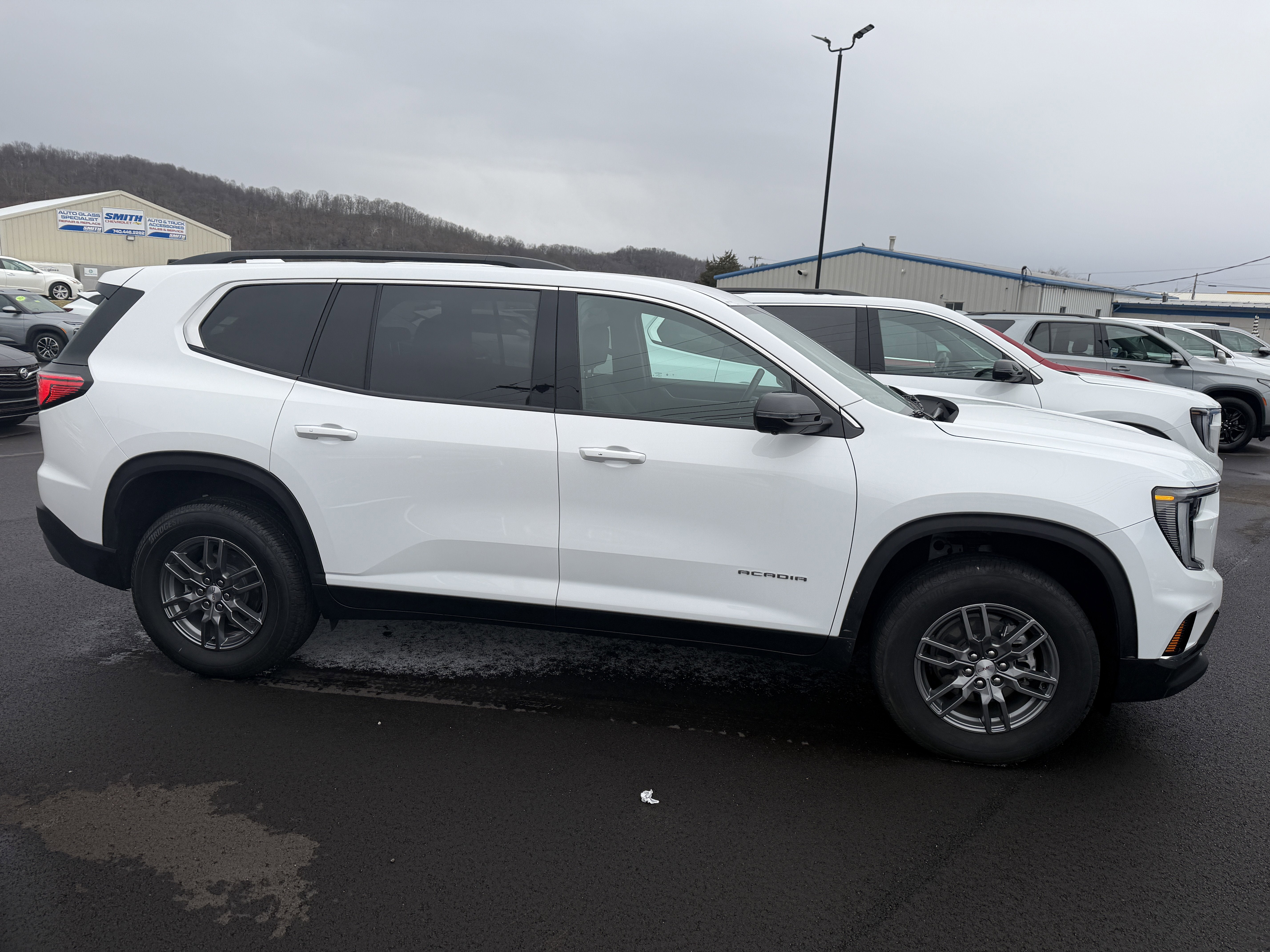 2025 GMC Acadia Elevation