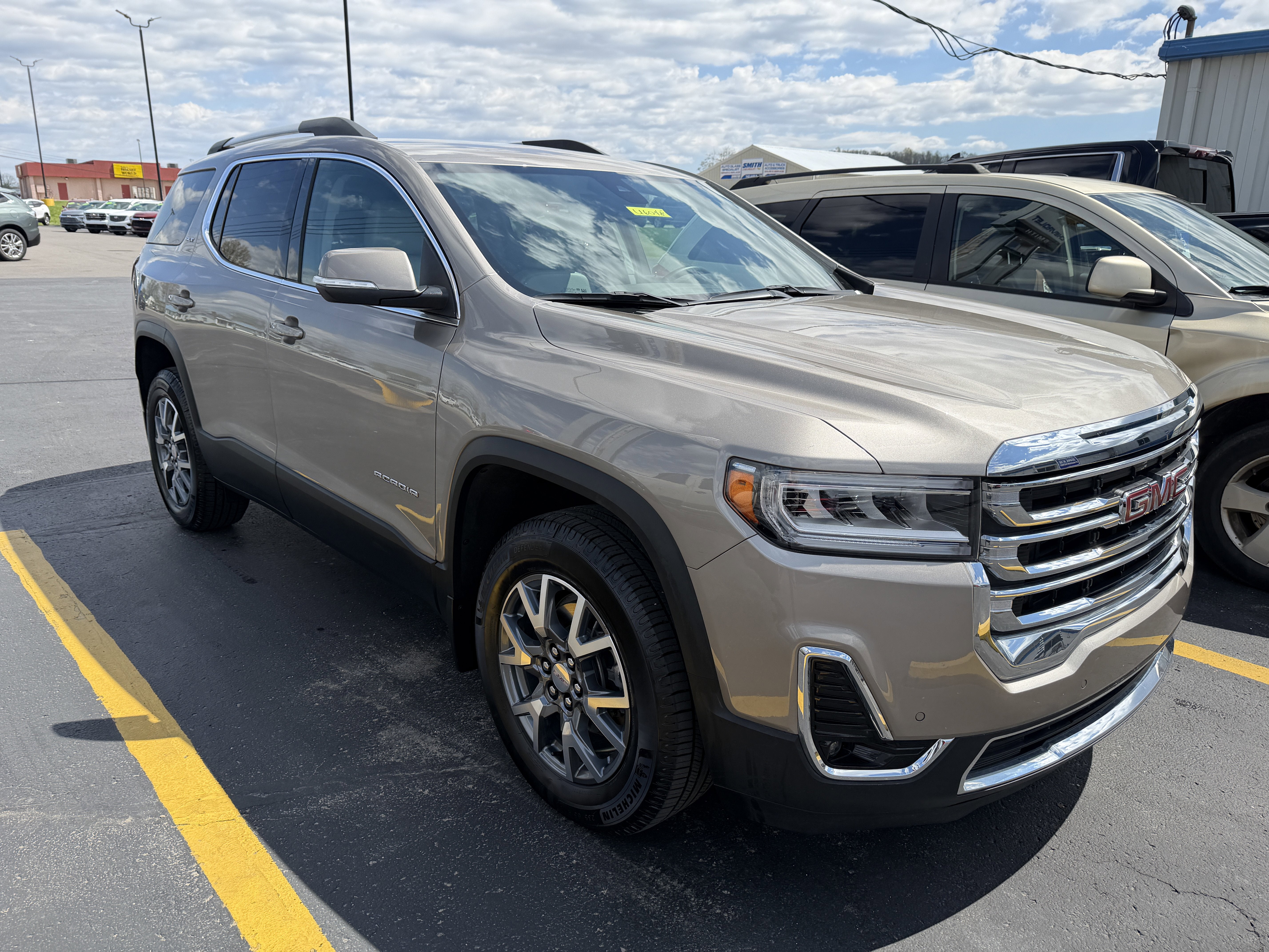 2023 GMC Acadia SLT