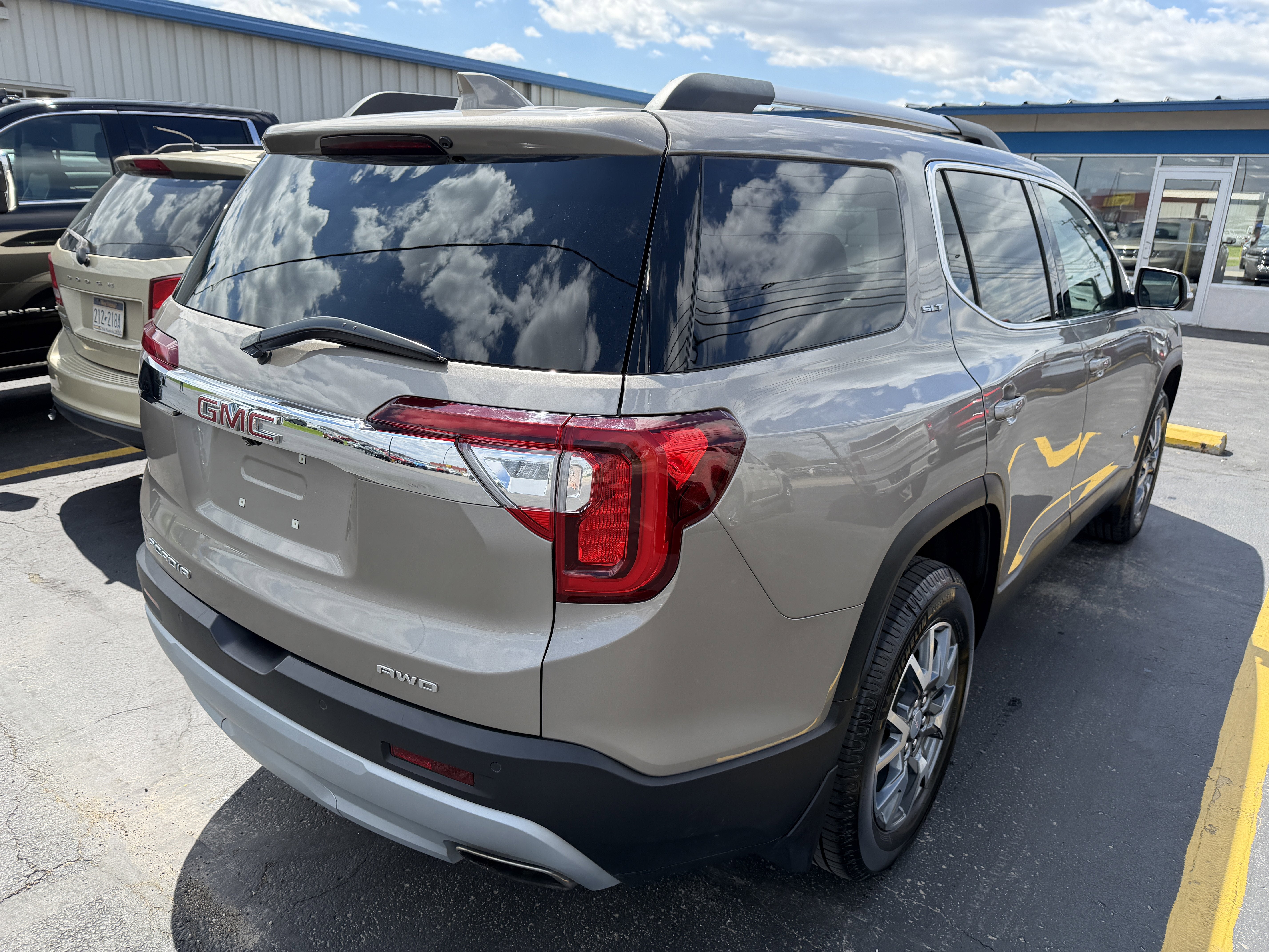 2023 GMC Acadia SLT