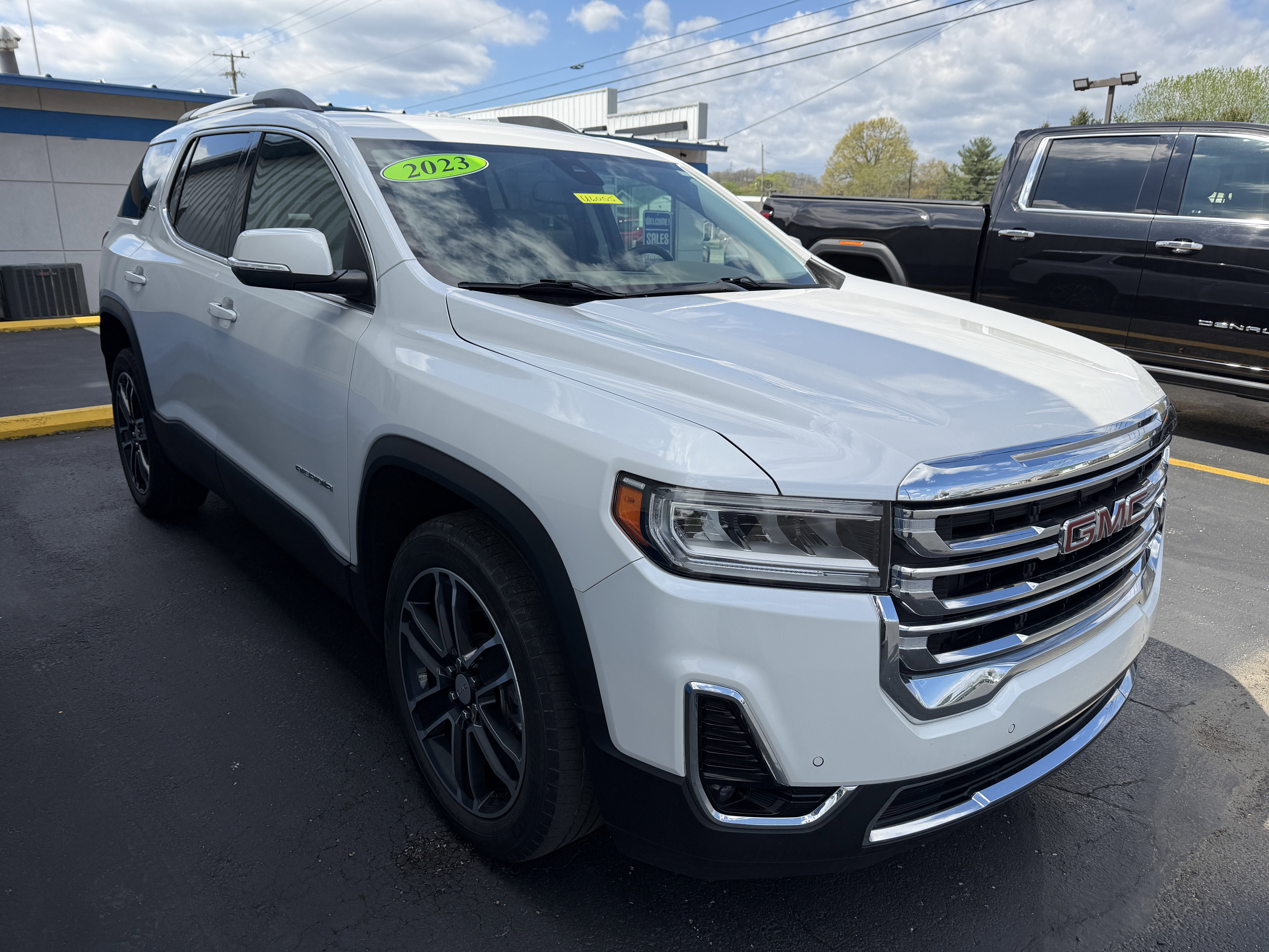 2023 GMC Acadia SLT
