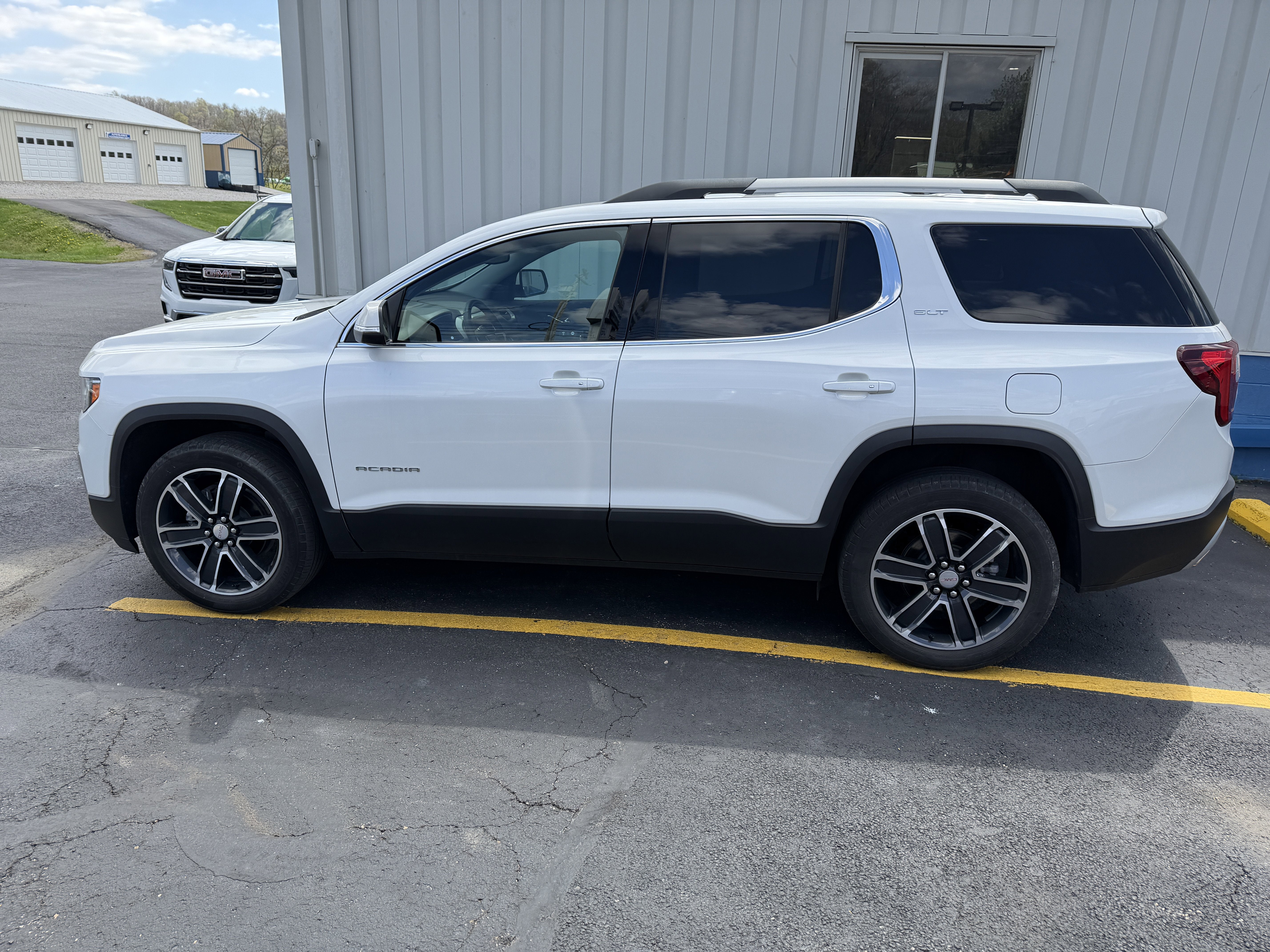 2023 GMC Acadia SLT