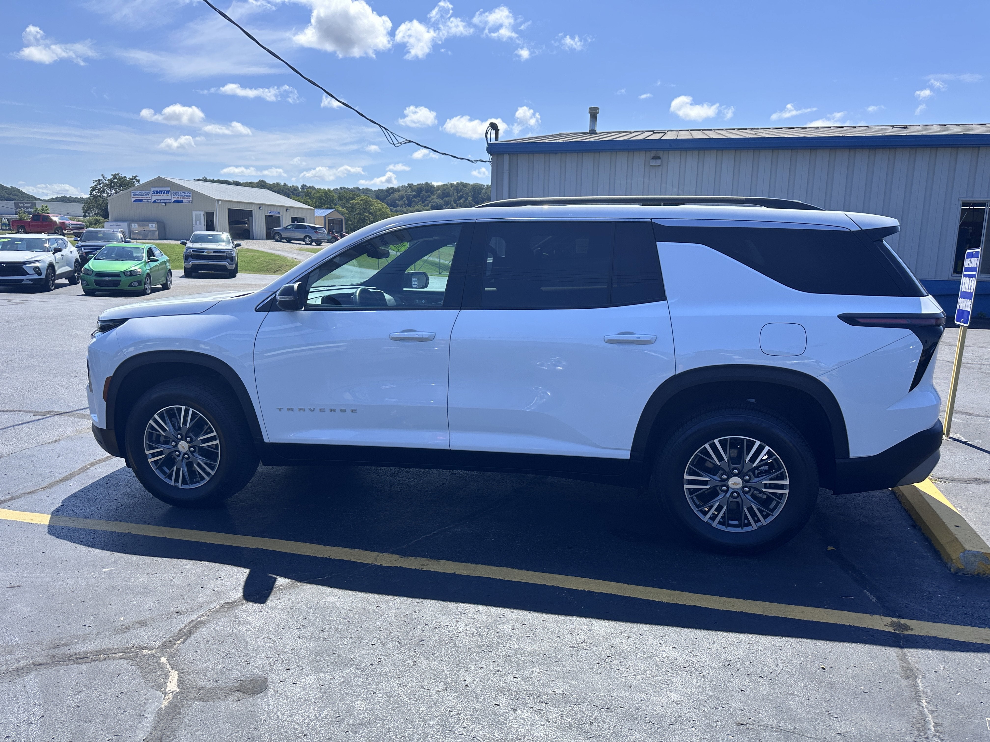 2025 Chevrolet Traverse LT