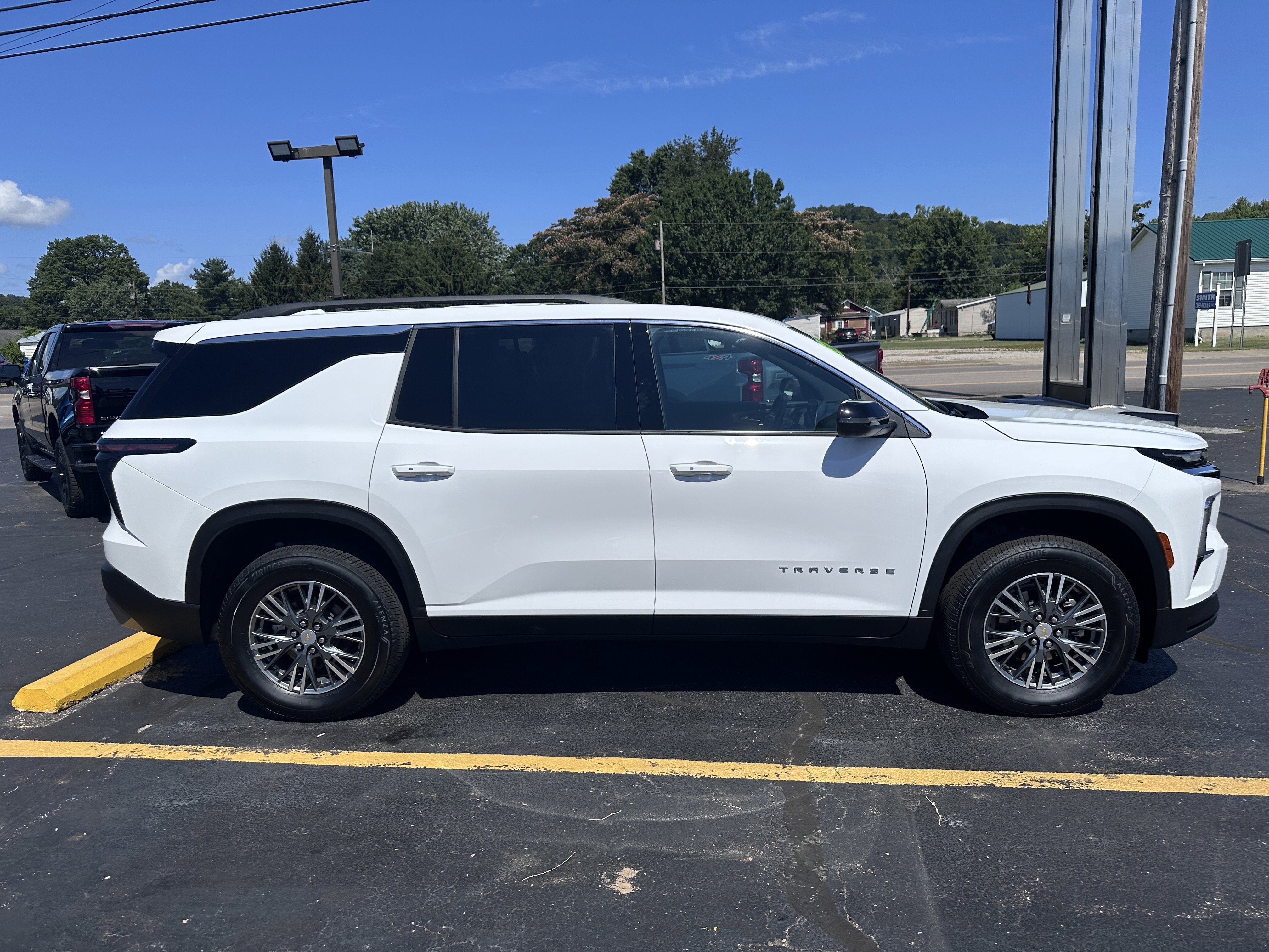 2025 Chevrolet Traverse LT