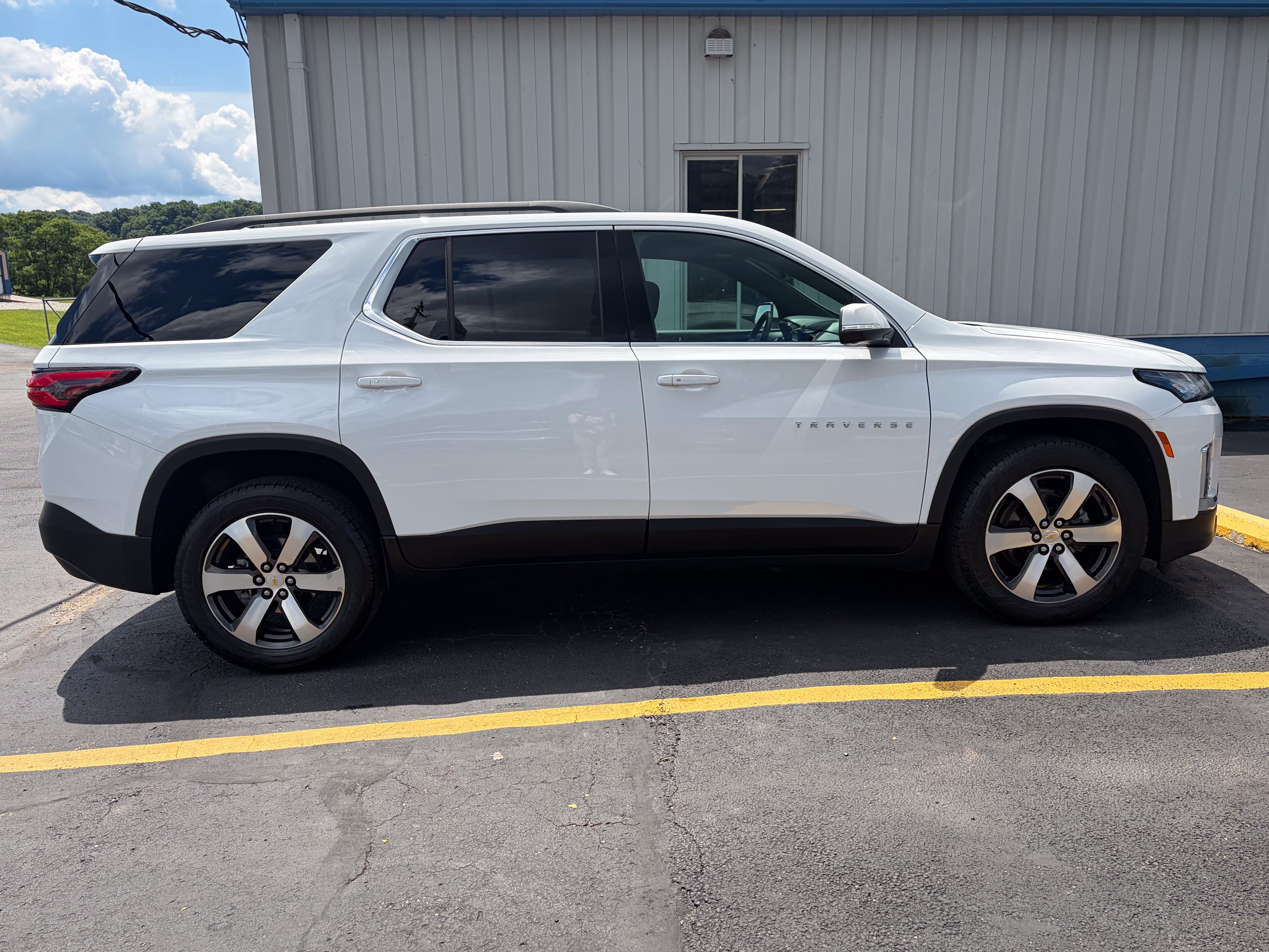 2023 Chevrolet Traverse LT Leather