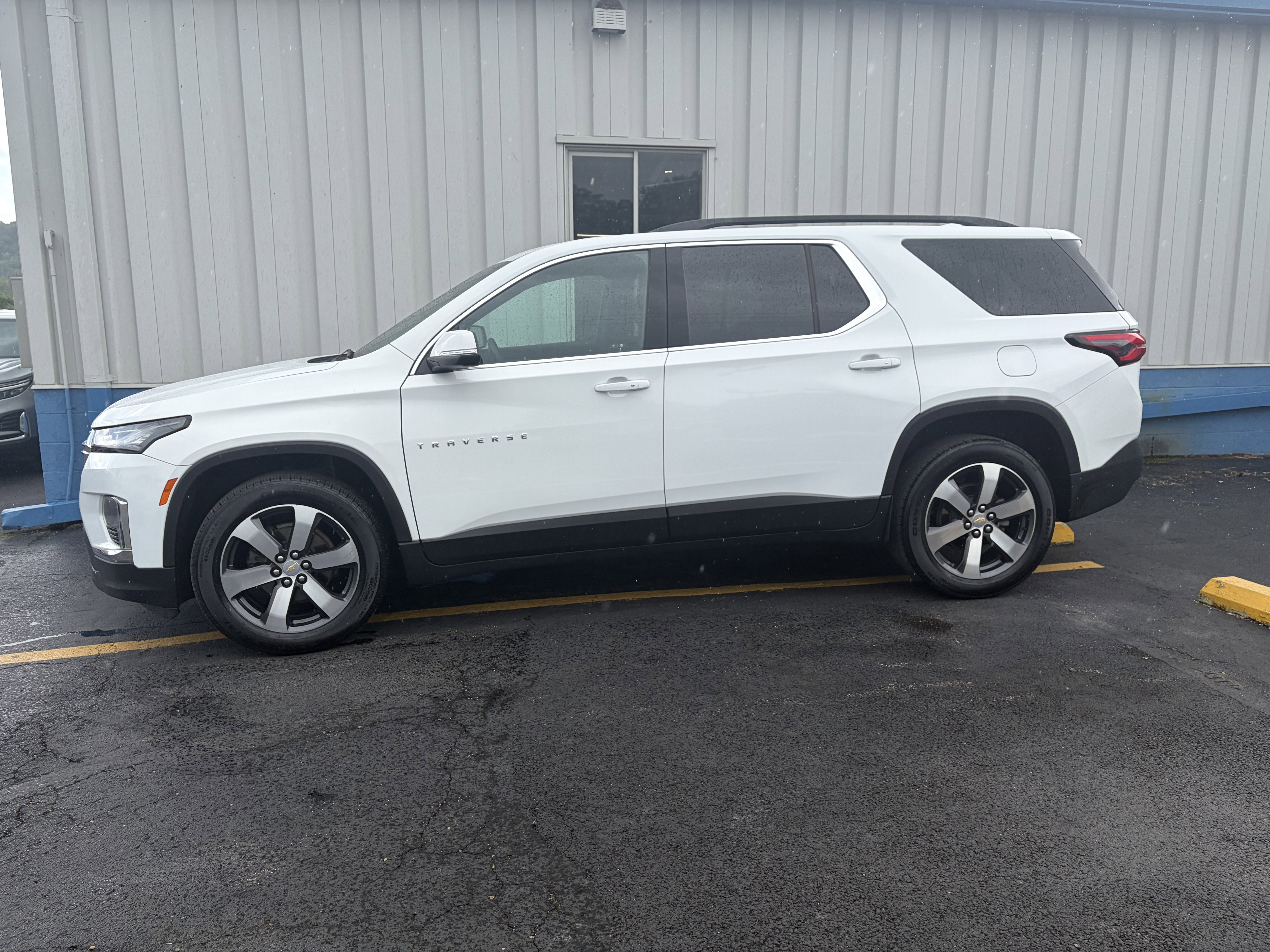 2023 Chevrolet Traverse LT Leather