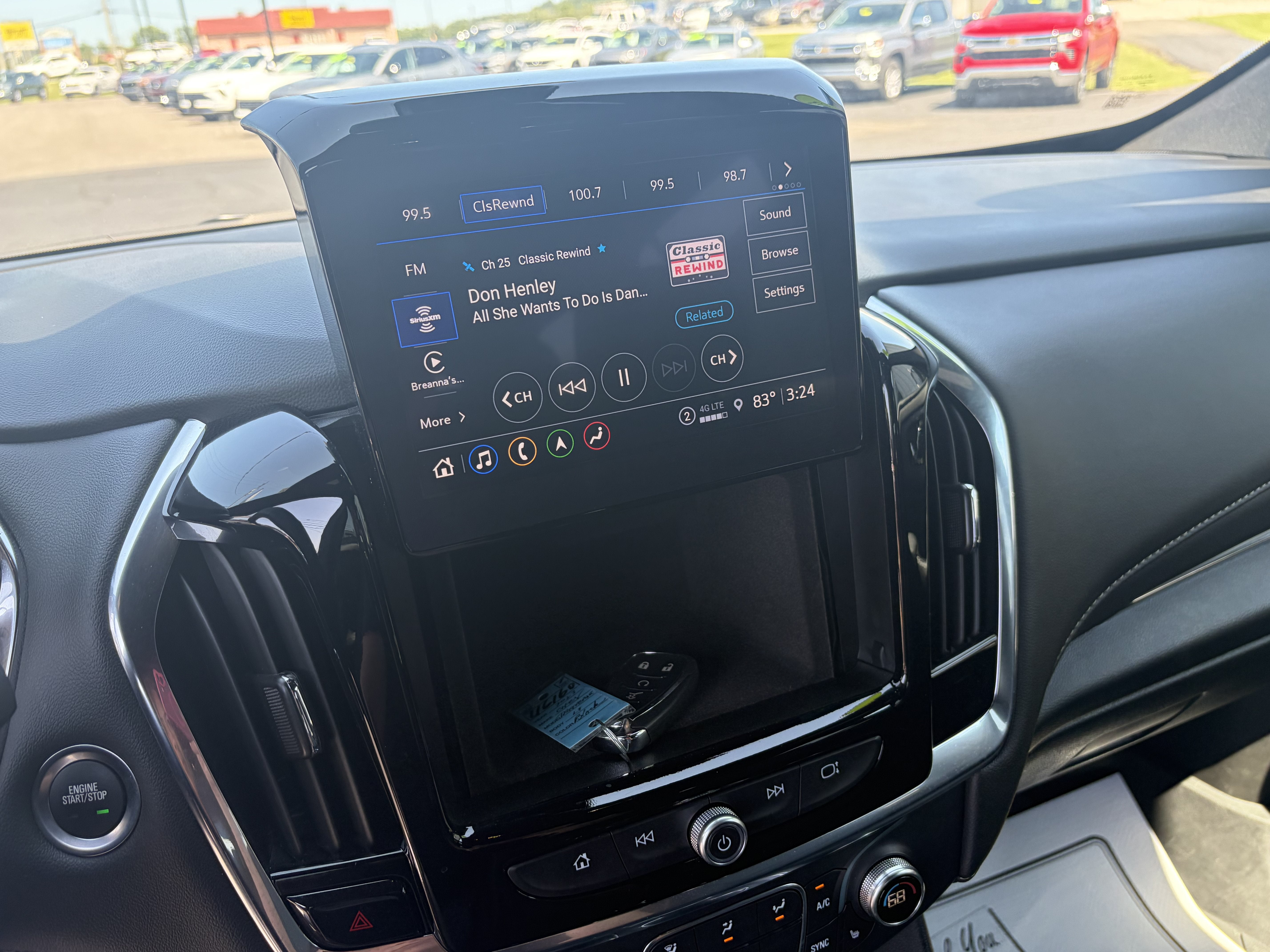 2023 Chevrolet Traverse LT Leather