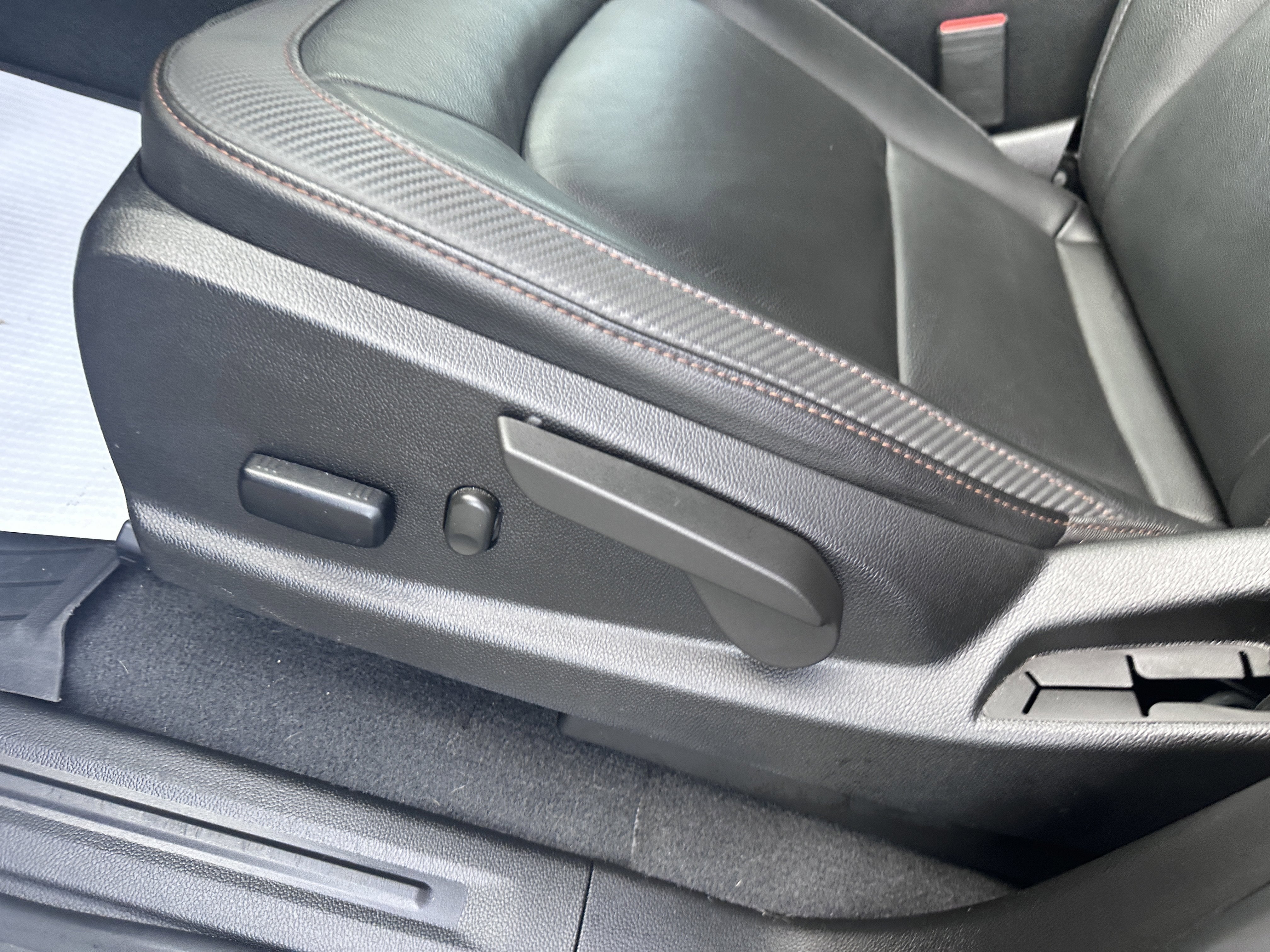 2022 GMC Canyon AT4 - Leather