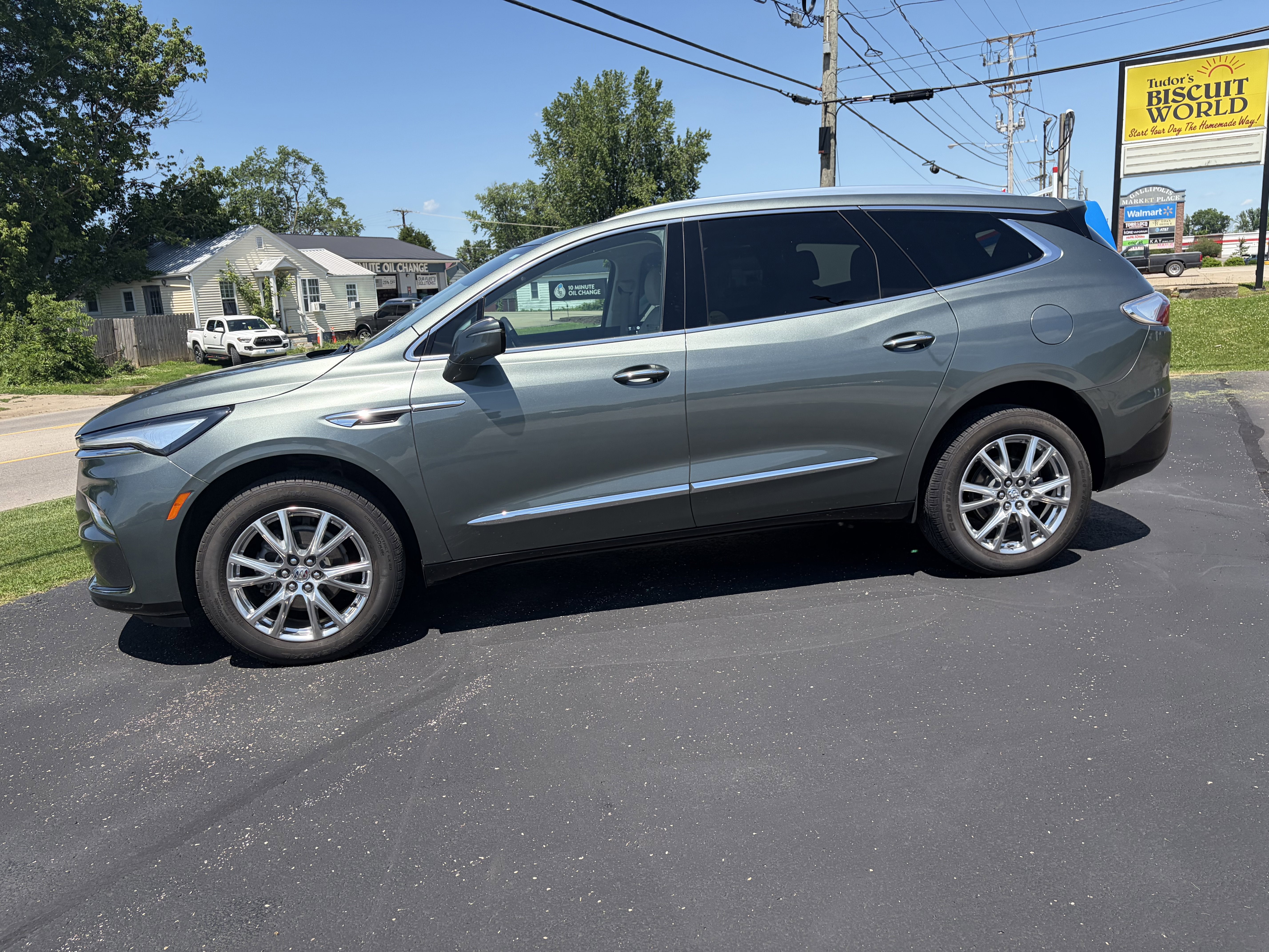 2023 Buick Enclave Essence