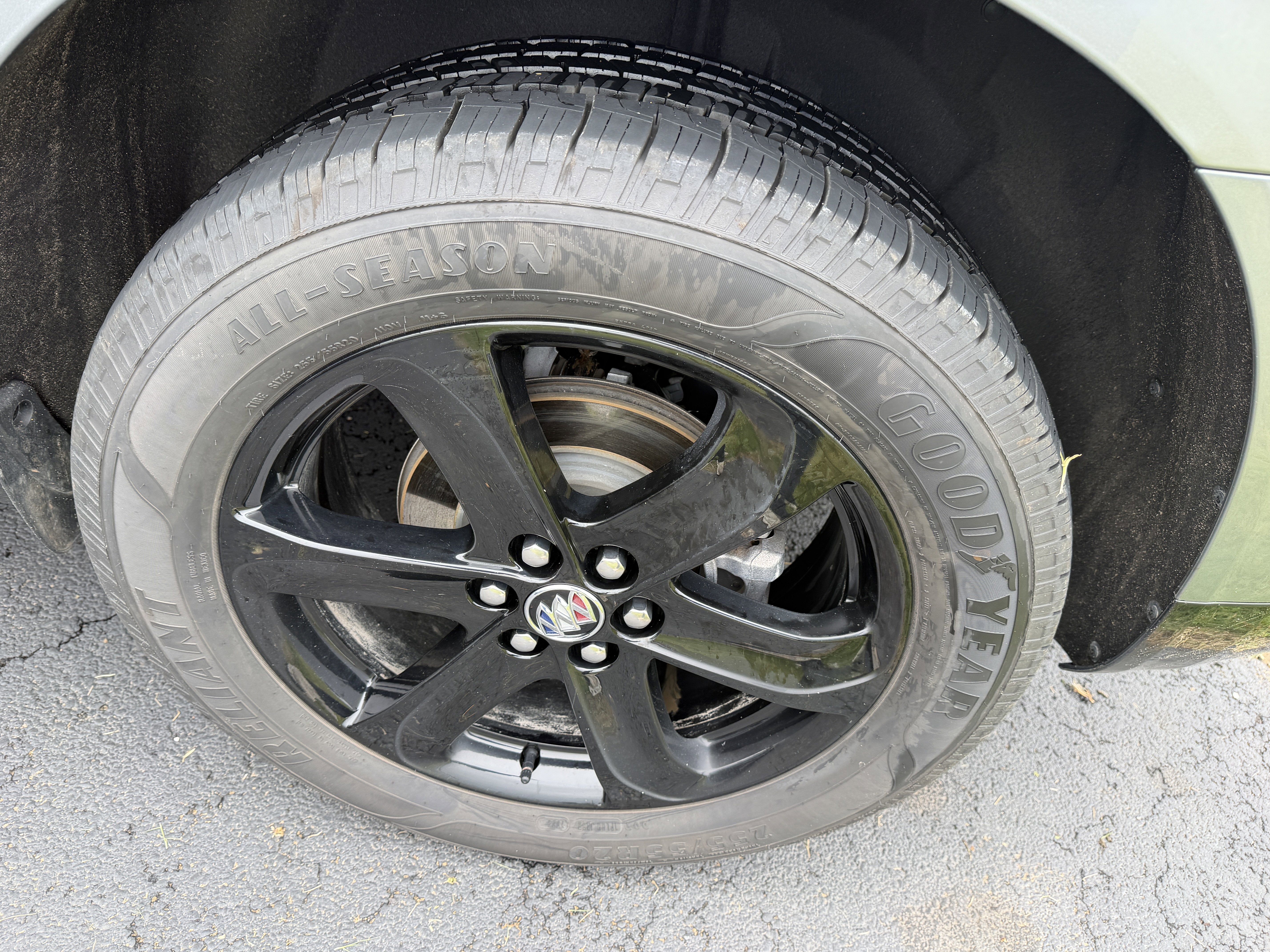 2023 Buick Enclave Essence